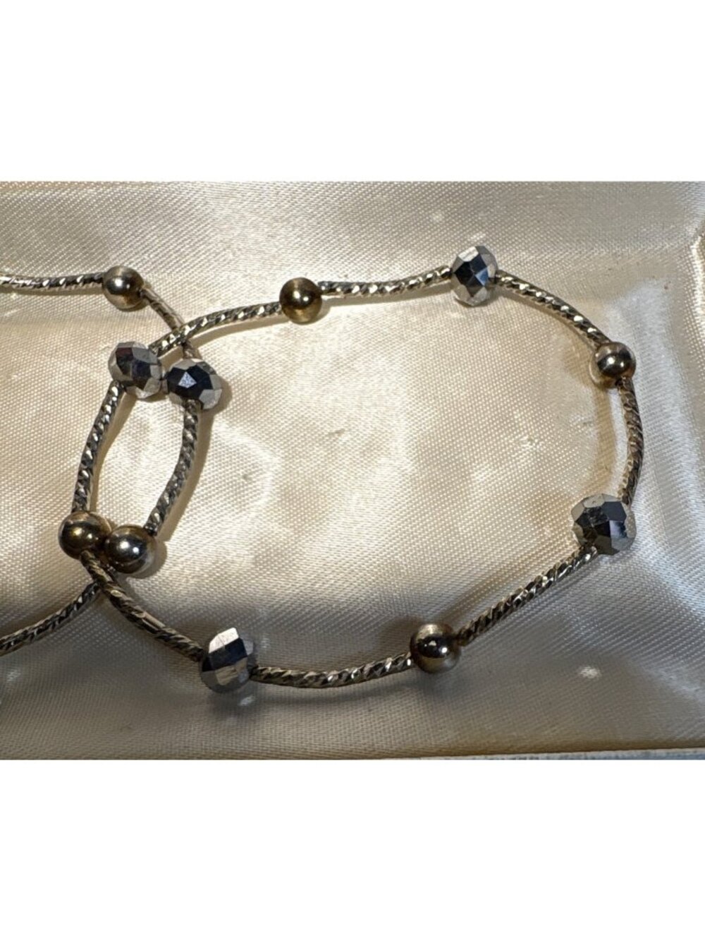 Vintage Hudsons Bay Company Beaded Silver Tone Bracelets Set In Original Box - Picture 3 of 9